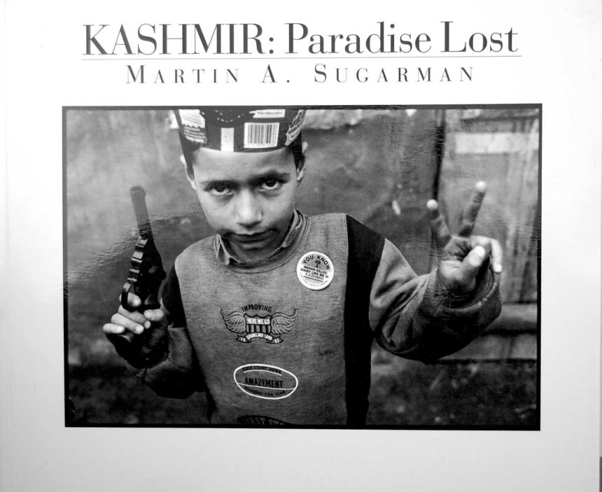 Image of book cover for Kashmir: Paradise Lost by Martin Sugarman